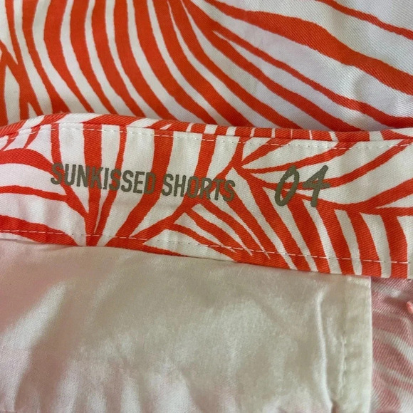 Women’s Gap coral monstera leaf print khaki sunkissed shorts size 4 - Picture 3 of 6